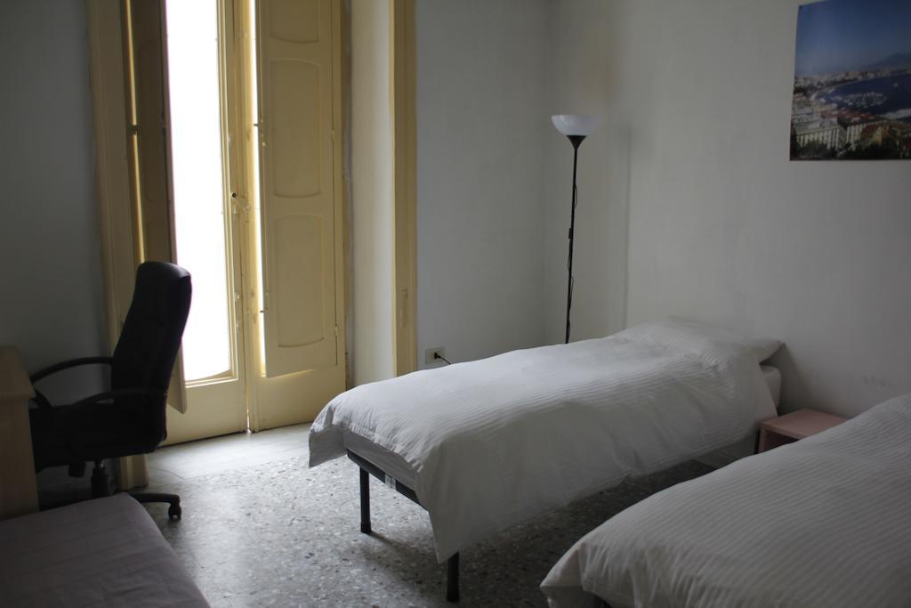 Youthhome B&B Nápoles Quarto foto